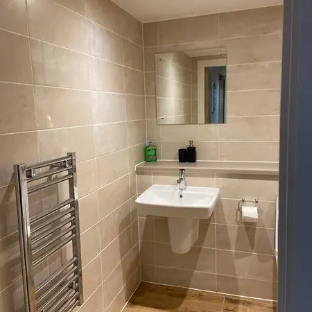 Apartment Stunning 2bd / Canal Views & Proximity To Man Utd *