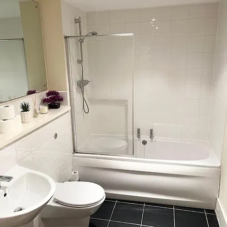 City Center 2 Bedrooms *