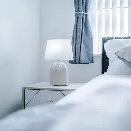 Apartment Cozy Away From In Manchester. Manchester