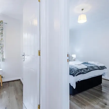 Apartment Cozy Away From In Manchester. *