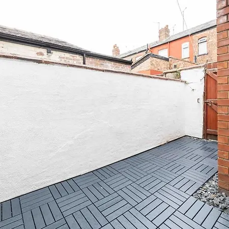 Salford Central 3 Bed - Free Parking Manchester