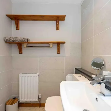 Salford Central 3 Bed - Free Parking Manchester