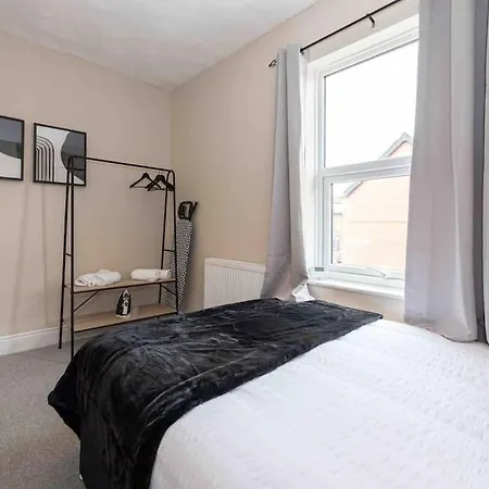 Salford Central 3 Bed - Free Parking Manchester