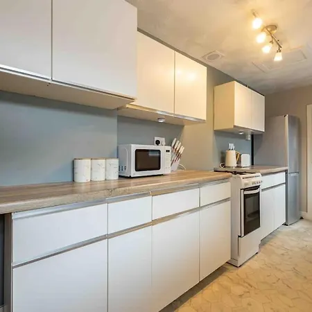 Salford Central 3 Bed - Free Parking