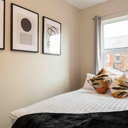 Salford Central 3 Bed - Free Parking Ferienhaus