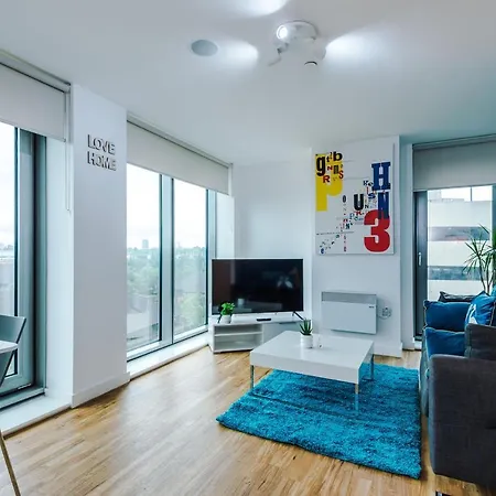 Modern Serviced With 24-7 Gym Access アパート マンチェスター
