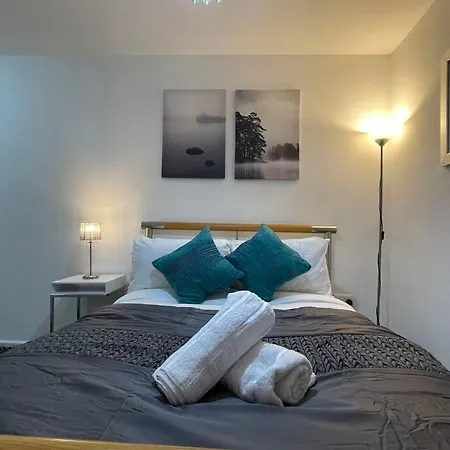 Cityfront Modern Apt near Centre/etihad, Free Parking Apartment *
