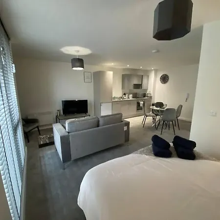 Beautiful 1 Bed Studio Apt In Central Apartment *