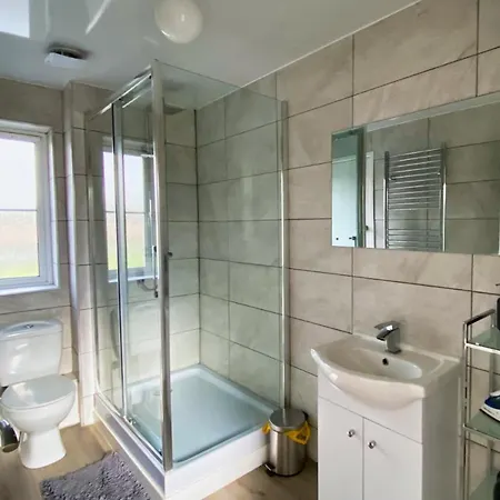 Feriehus Modern Home, Beautiful Spacious Garden, Centre Netflix *