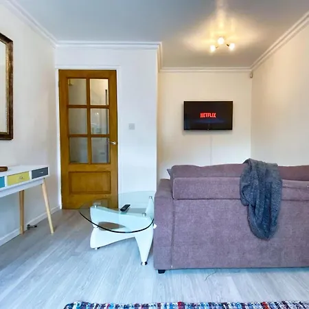 Feriehus Modern Home, Beautiful Spacious Garden, Centre Netflix