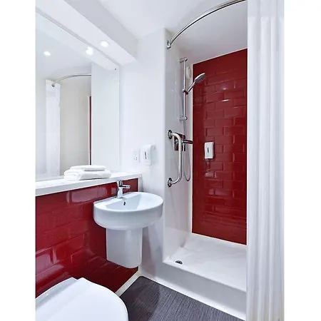 Travelodge Salford Quays 3* מנצ'סטר