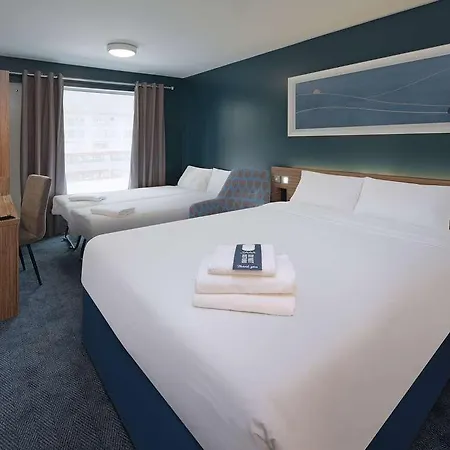 Travelodge Salford Quays מלון מנצ'סטר
