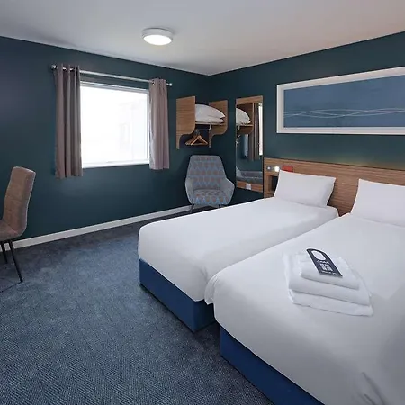 Travelodge Salford Quays מלון