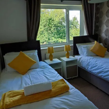Nyaraló Serendipity - 4 Bedrooms - Big Garden - Near Airport, Whythenshawe Hospital And Roundthorn Business Park *