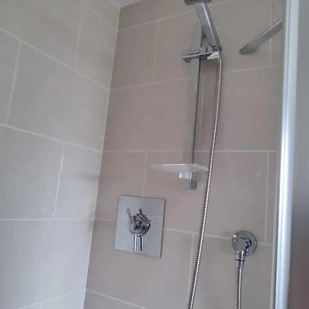 Serendipity - 4 Bedrooms - Big Garden - Near Airport, Whythenshawe Hospital And Roundthorn Business Park * Manchester