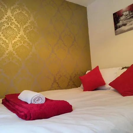 Serendipity - 4 Bedrooms - Big Garden - Near Airport, Whythenshawe Hospital And Roundthorn Business Park Nyaraló Manchester
