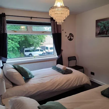 Nyaraló Serendipity - 4 Bedrooms - Big Garden - Near Airport, Whythenshawe Hospital And Roundthorn Business Park