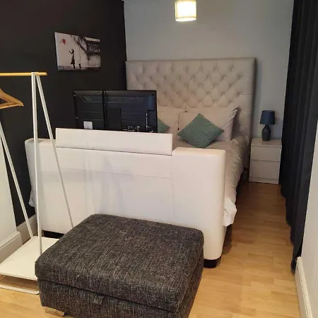 Дом отдыха Serendipity - 4 Bedrooms - Big Garden - Near Airport, Whythenshawe Hospital And Roundthorn Business Park *