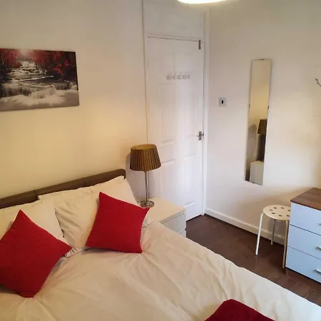 Serendipity - 4 Bedrooms - Big Garden - Near Airport, Whythenshawe Hospital And Roundthorn Business Park Nyaraló *