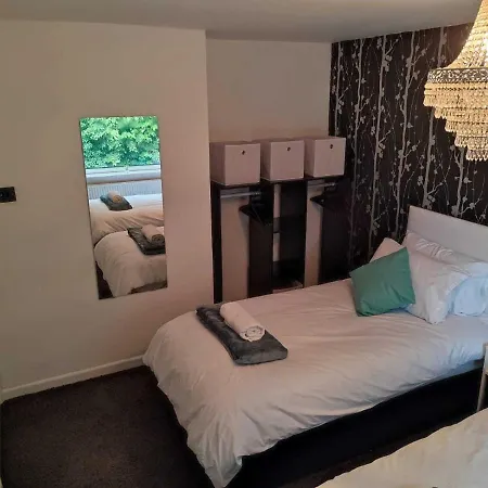 Nyaraló Serendipity - 4 Bedrooms - Big Garden - Near Airport, Whythenshawe Hospital And Roundthorn Business Park *