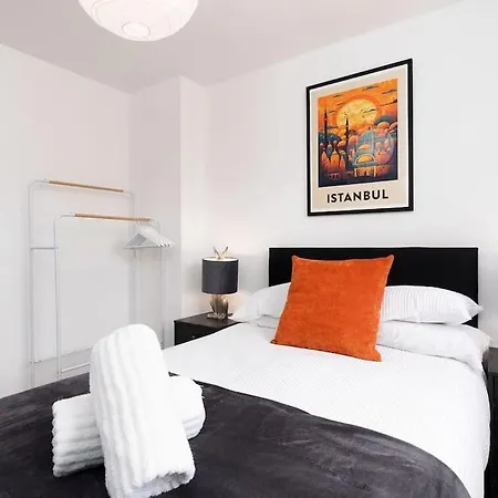6 Beds 3 Bathroom House Close To Mcr City Centre Hébergement de vacances