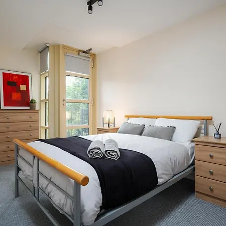 Apartment Brimmond Homes: Modern City-center With Parking Manchester