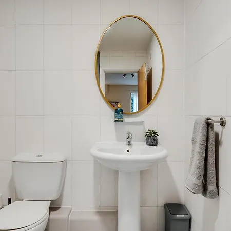 Apartment Brimmond Homes: Modern City-center With Parking Manchester