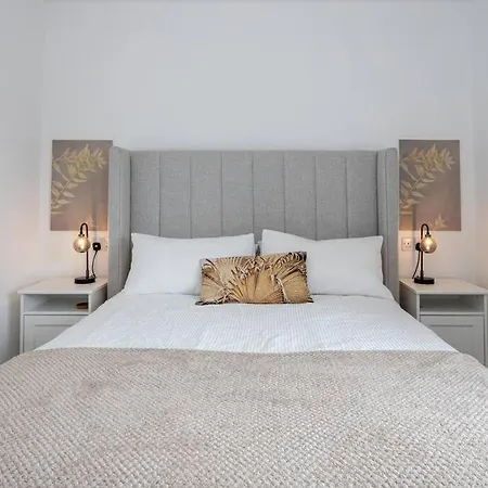 Spacious House W/ Free Parking Ferienhaus Manchester