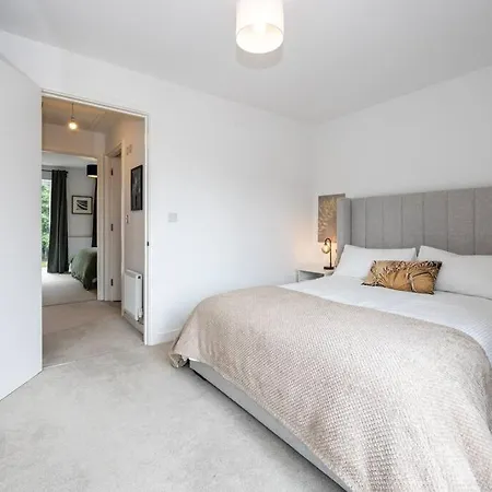 Spacious House W/ Free Parking *