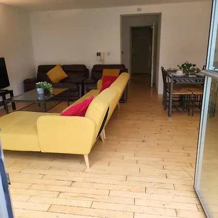 Luxury 2 Bed Apt On River, Wifi, Parking, Garden * Manchester
