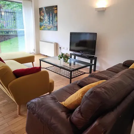 Apartment Luxury 2 Bed Apt On River, Wifi, Parking, Garden