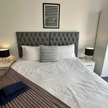 Beautiful 2 Bedroom Манчестер