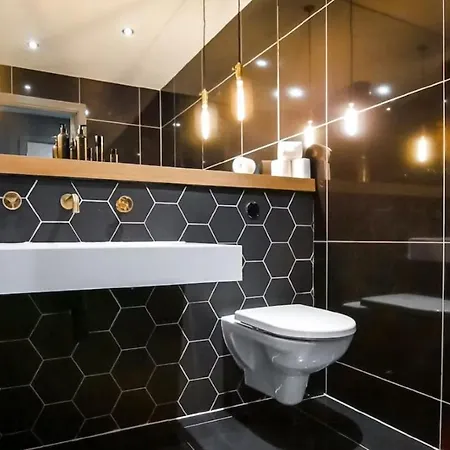1-bed Loft - Free Parking Apartment *