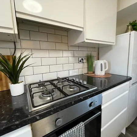 Huge - 12min To - Free Parking - Contractor Friendly - Irwell * مانشستر