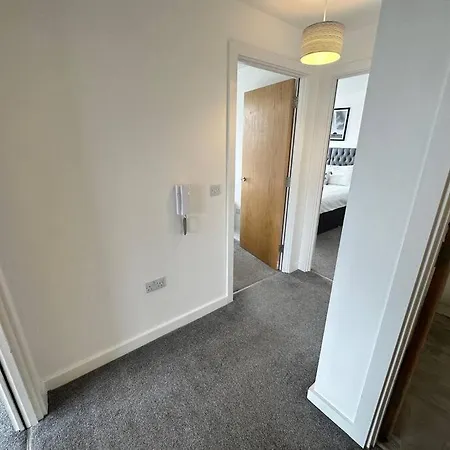 Lovely 2 Bed Mcr + Balcony * מנצ'סטר