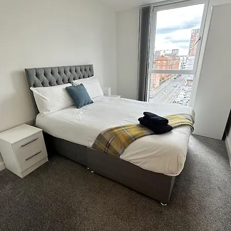 Lovely 2 Bed Mcr + Balcony 맨체스터
