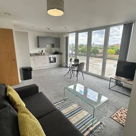 Lovely 2 Bed Mcr + Balcony