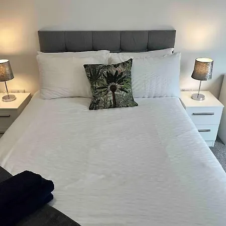 Fab 2 Bed 2 Bath Mcr Apt+balcony