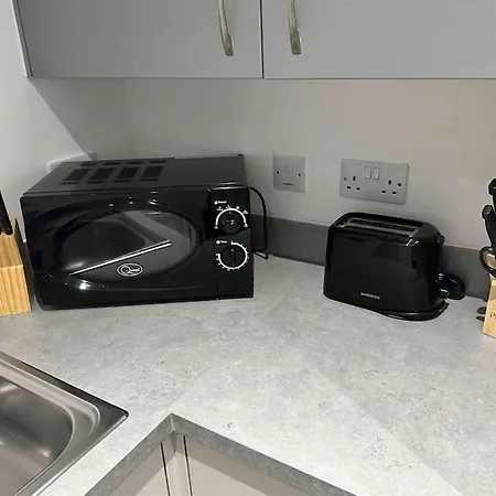 Fab 2 Bed 2 Bath Mcr Apt+balcony شقة