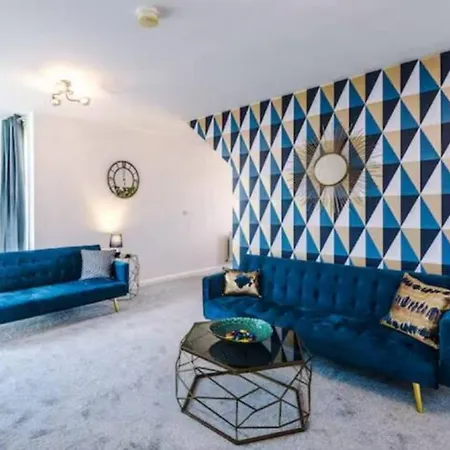 Holiday home 3 Bedroom Mcr Dens