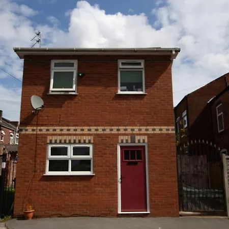 Cosy & Fully Equipped In Swinton * Manchester