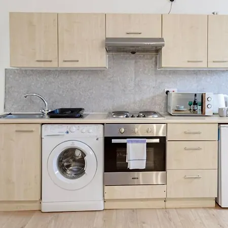 Cosy & Fully Equipped In Swinton Manchester