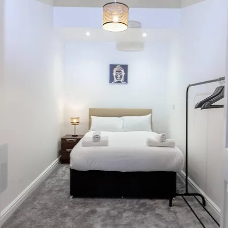 Cosy & Fully Equipped In Swinton