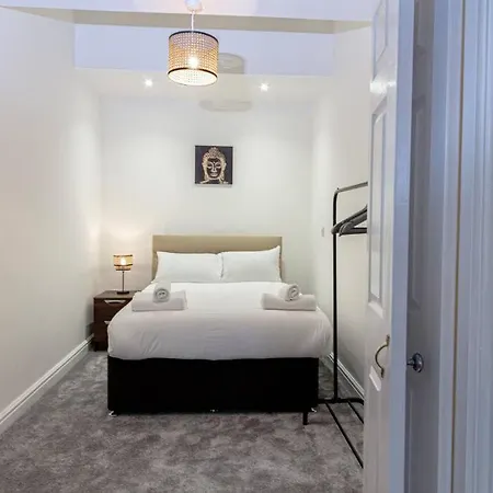 Cosy & Fully Equipped In Swinton Apartment Manchester