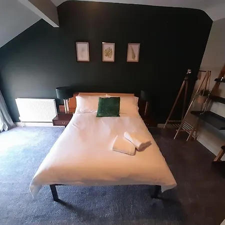 בית נופש Chic 5 Double Bedroom House - 15 Min To *