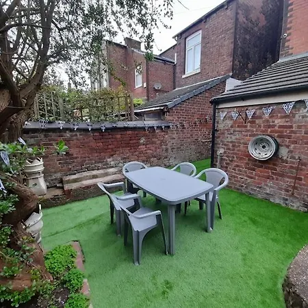 Chic 5 Double Bedroom House - 15 Min To