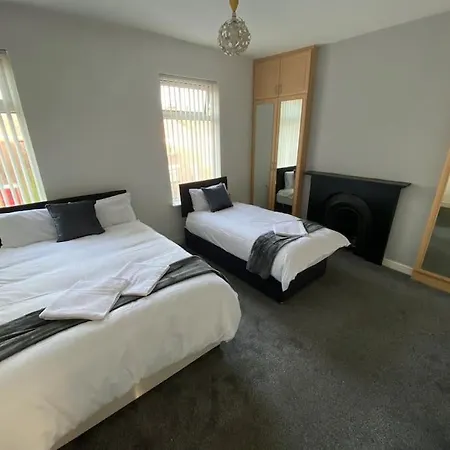 Holiday home 7 Bed - Spacious House - Central Manchester