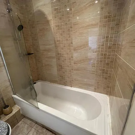 شقة Two Bedroom With Kitchen Facility مانشستر