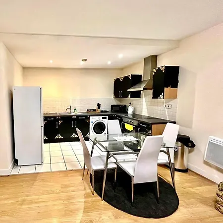 Two Bedroom With Kitchen Facility * Manchester