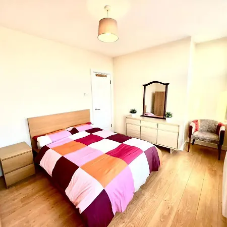 Two Bedroom With Kitchen Facility Apartment Manchester